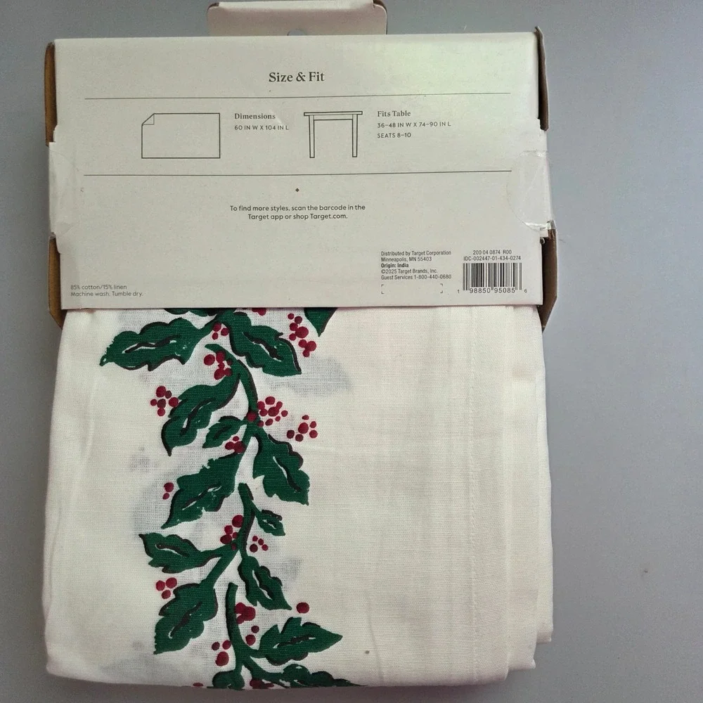 Threshold Christmas Holly Rectangular Tablecloth 60x104 White Red Green Cotton
